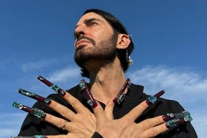 Джейкобс признался, что ему нравится звук, который издают его ногти