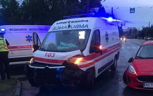 Врач и фельдшер получили ушибы, раненый в ДТП не пострадал