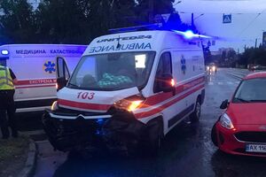 Лікар і фельдшер дістали забої, поранений у ДТП не постраждав