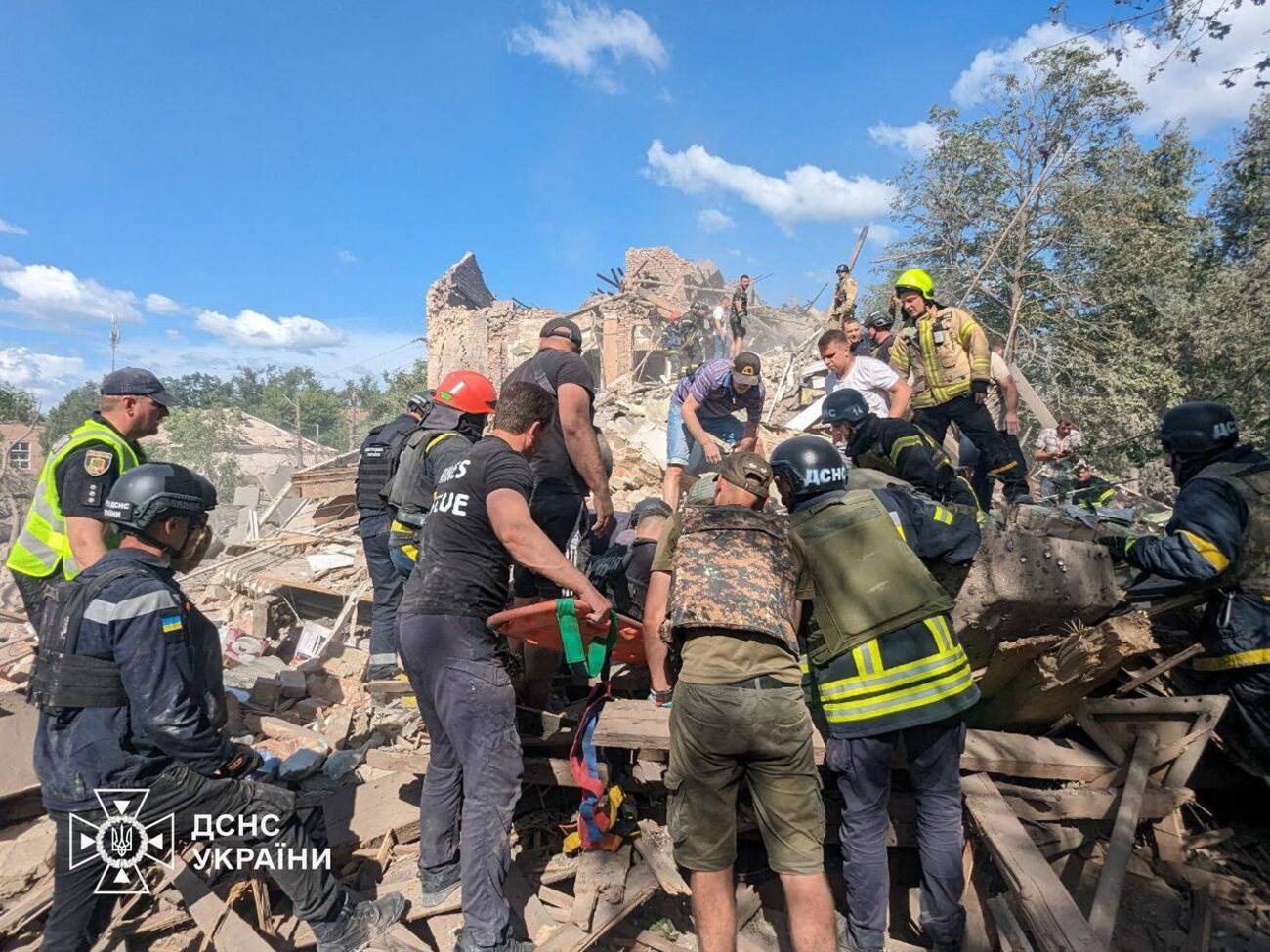 Окупанти й далі завдають ударів по Україні, цієї доби постраждало 10 областей, у Кривому Розі загинуло дев'ятеро людей
