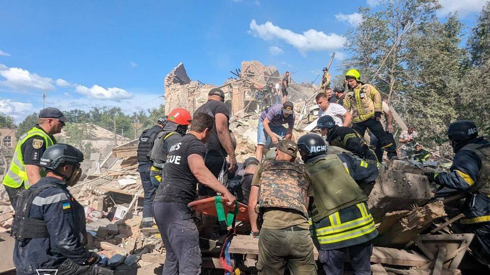 Окупанти й далі завдають ударів по Україні, цієї доби постраждало 10 областей, у Кривому Розі загинуло дев'ятеро людей