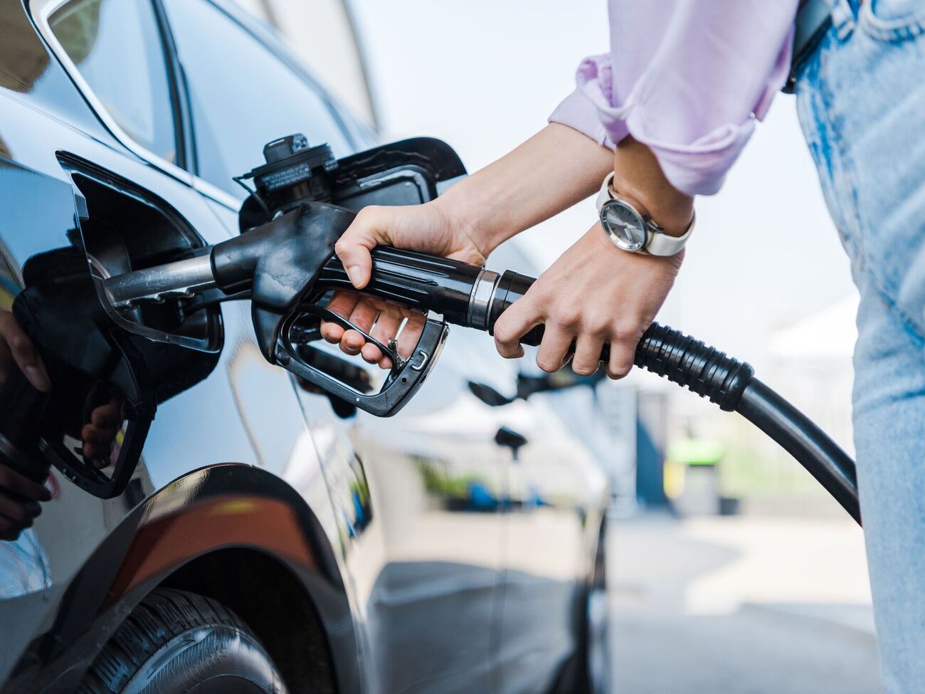 Первый раз подняли налоги на топливо до 7% НДС и акциз – до €100 за 1 тыс. литров