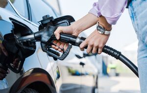 Первый раз подняли налоги на топливо до 7% НДС и акциз – до €100 за 1 тыс. литров