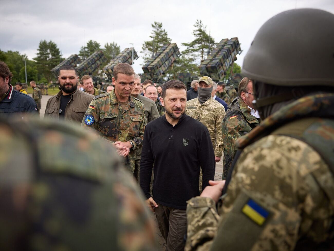 Зеленский побеседовал с украинскими бойцами