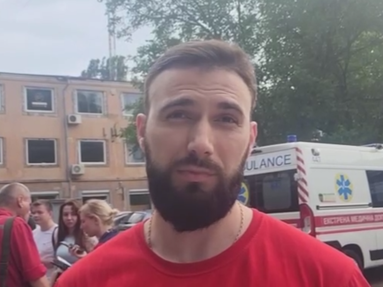 Одесский фельдшер Богдан Величко рассказал, что его выпустили из ТЦК только после того, как под зданием во время акции протеста "скорой" начались потасовки