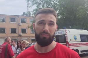 Одесский фельдшер Богдан Величко рассказал, что его выпустили из ТЦК только после того, как под зданием во время акции протеста "скорой" начались потасовки