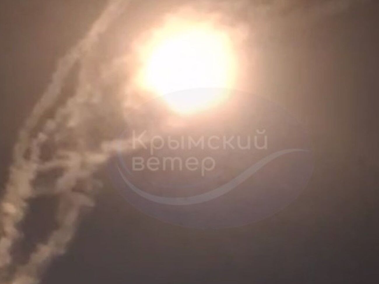 Местные жители сообщали о звуках взрывов "от Евпатории до Севастополя"