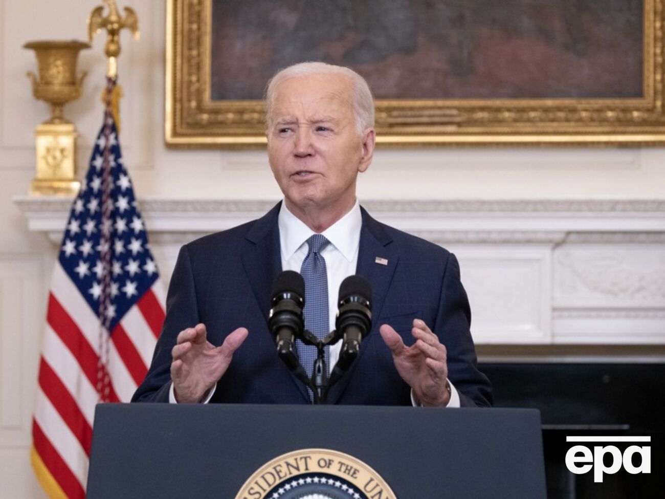 Довіра до Байдена знизилася, але вона вища, ніж до Трампа, за даними опитування