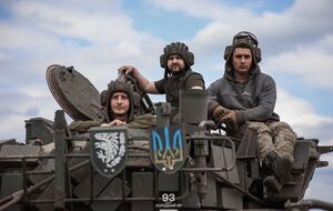Українські військові відбили частину атак ворога, бойові дії тривають
