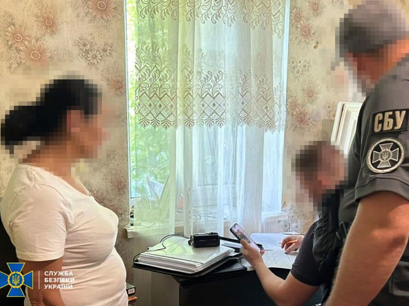 За даними спецслужби, фігурантка сама запропонувала свою допомогу ворогу у війні проти України