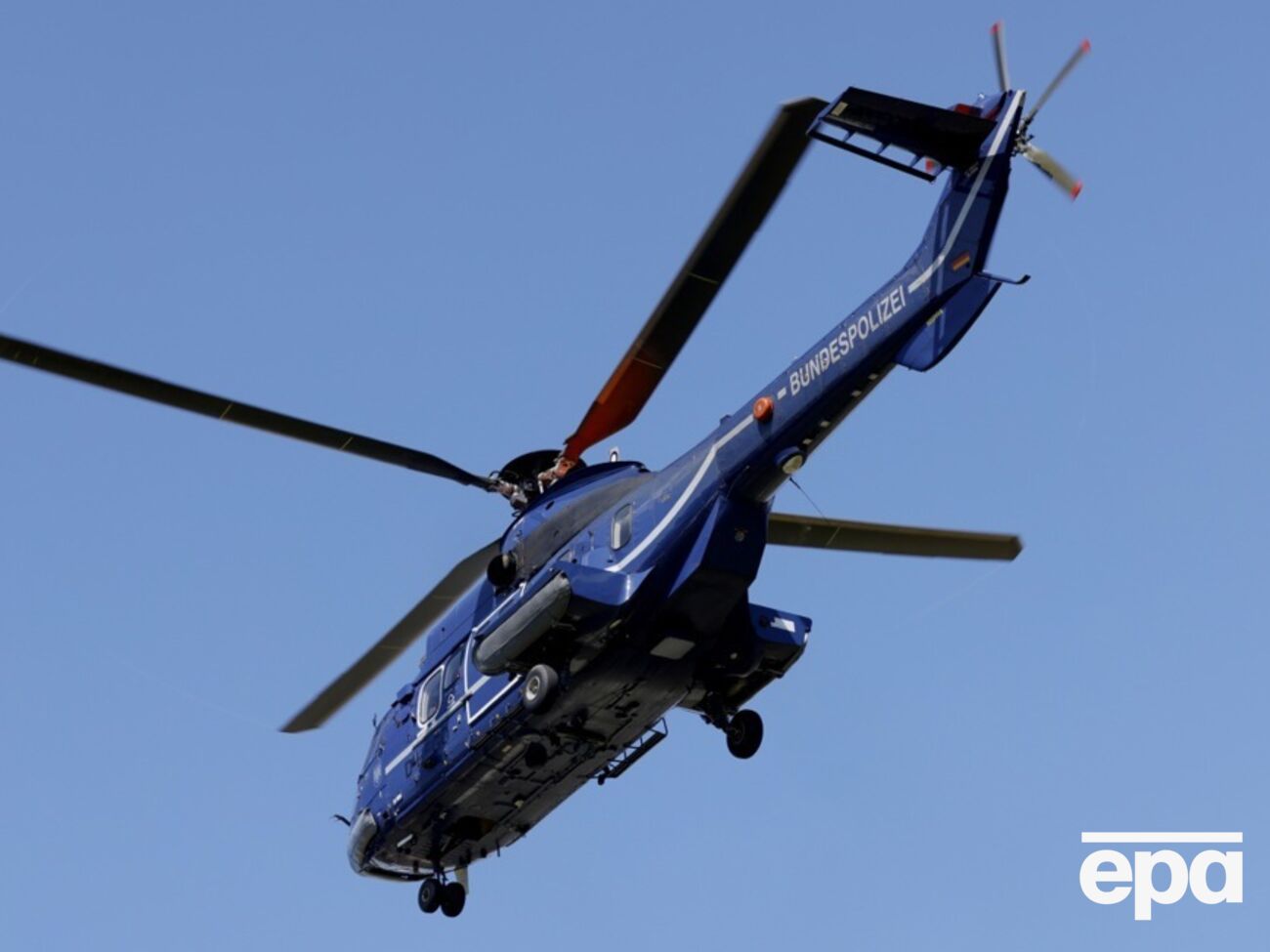 Для поиска нападающего правоохранители привлекли полицейский вертолет