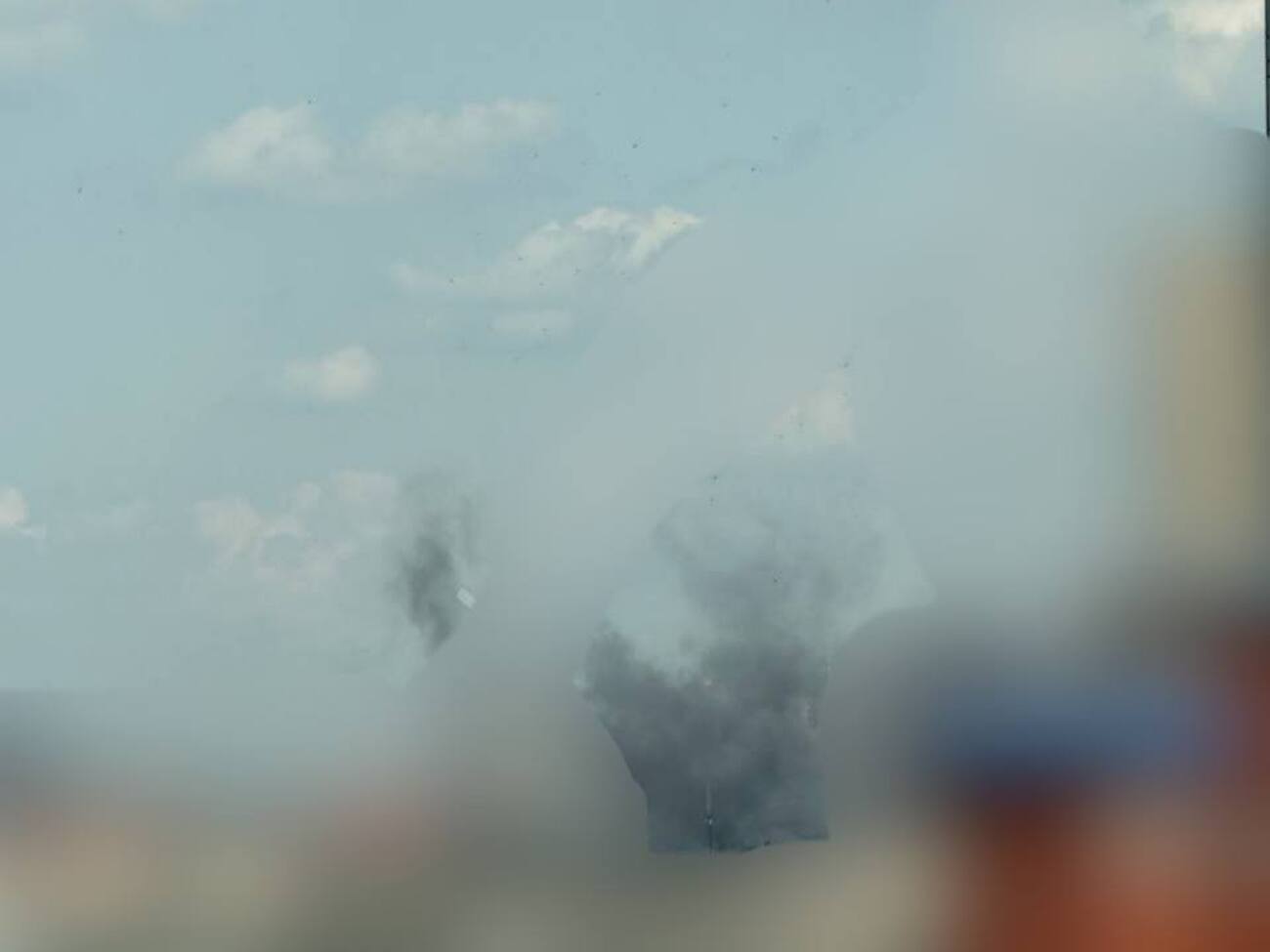 По данным канала "Новости Донбасса", прилеты были на границе двух районов – Ворошиловского и Киевского, где расположено управление ФСБ "ДНР"