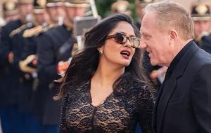 Хайек вышла в свет с супругом