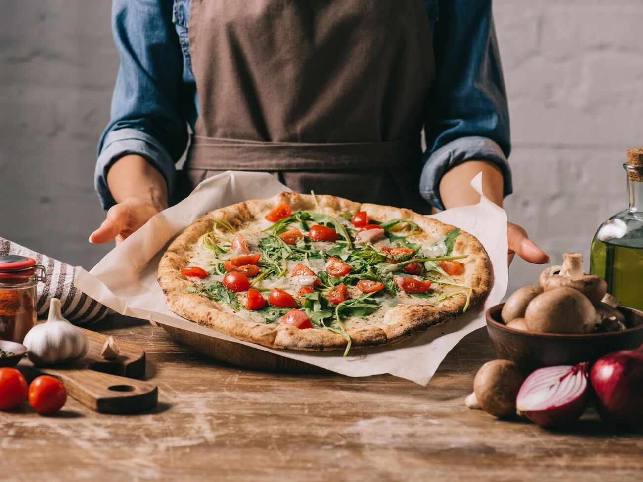 Для пиццы по рецепту Хименеса-Браво не требуется отдельно замешивать тесто