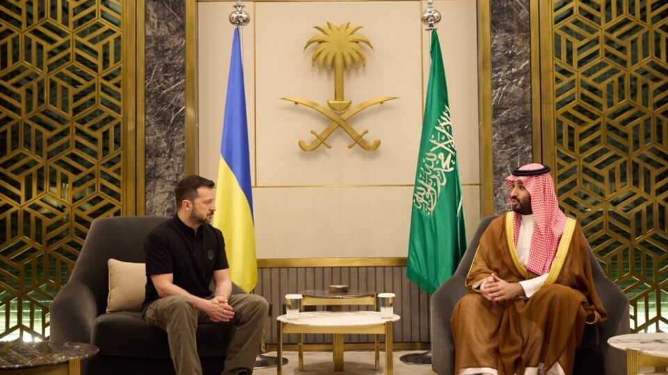 Зеленский и принц Саудовской Аравии Аль-Сауд обсудили имплементацию украинской формулы мира