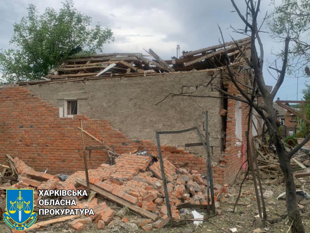 В Старом Салтове в результате российской воздушной атаки повреждены жилые дома, отметили в прокуратуре