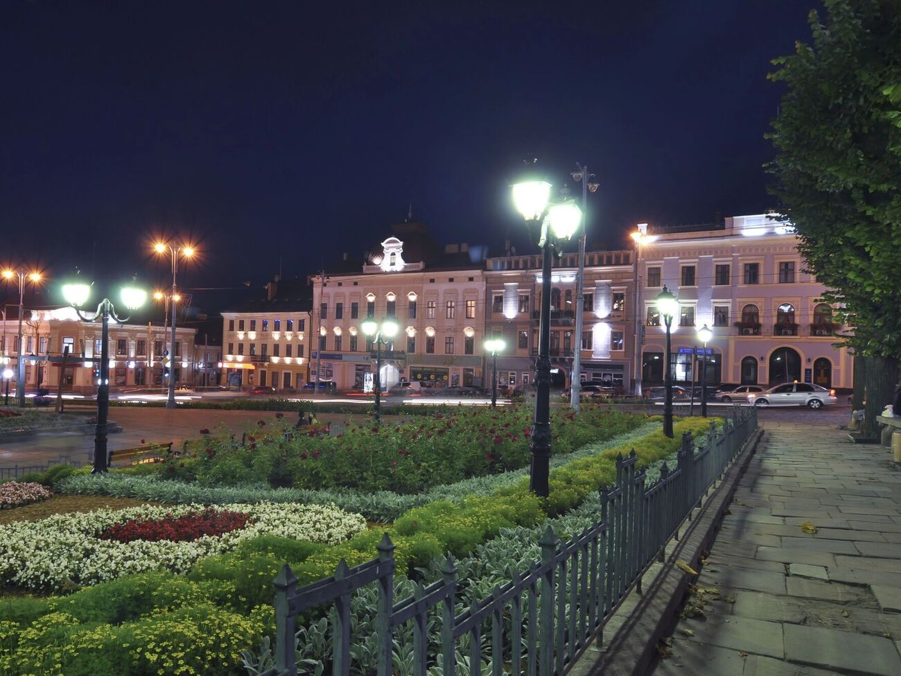 В населенных пунктах Черновицкой области запретили пребывание населения на улицах и в других общественных местах с 0.00 до 4.00