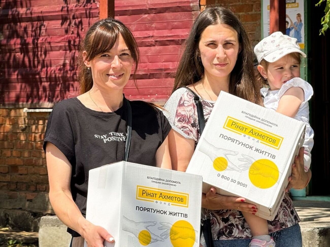 Місцеві жителі в розмові з волонтерами розповіли, що останнім часом дітей у місті побільшало