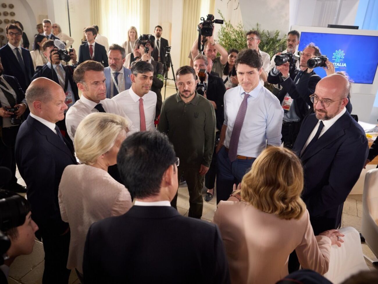 Зеленский на саммите G7 сообщил о необходимости "четкого плана" восстановления Украины