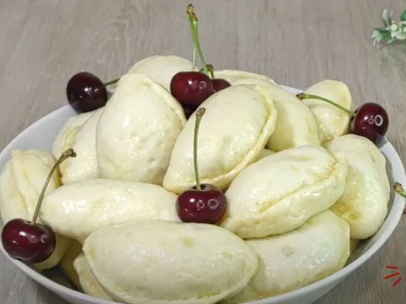 Кефір потрібно брати з високим відсотком жирності, це впливає на смак вареників