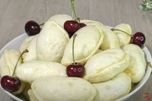 Кефір потрібно брати з високим відсотком жирності, це впливає на смак вареників