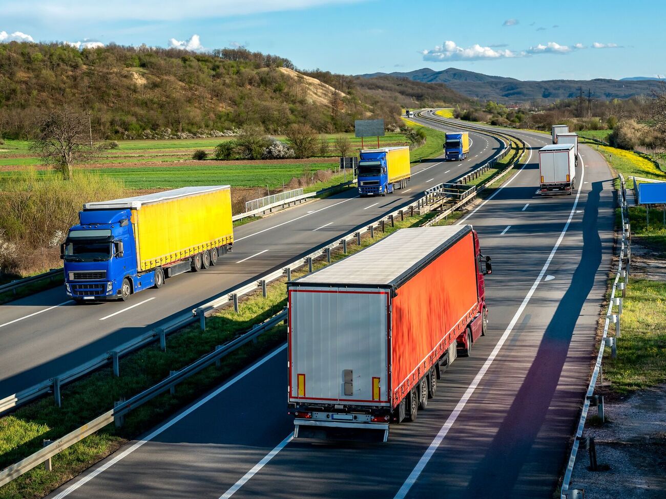 По данным украинского правительства, в 2023 году экспорт автотранспортом в Евросоюз вырос ориентировочно на 30% по сравнению с 2021 годом