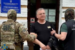 По данным силовиков, чиновник собирал информацию о СБУ и Силах специальных операций ВСУ, а также адреса производств украинских беспилотников