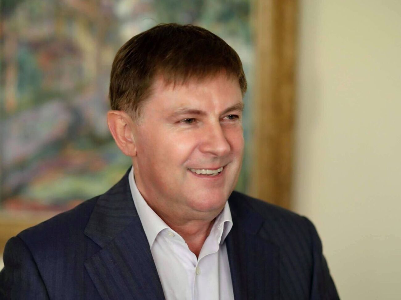 Мы в торговле таких договоров наподписывали, что произведенное сами себе продать можем. Каждый защищает свой рынок, нас никто не ждет