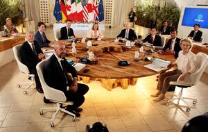 Россия должна прекратить незаконную агрессивную войну и заплатить за ущерб, который она причинила Украине, заявили лидеры G7