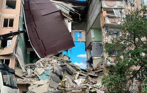 Предварительно, в результате обрушения подъезда ранения получили семь человек, двое погибли