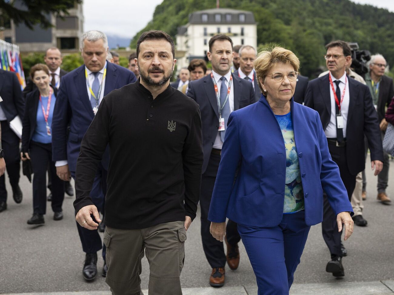 Зеленский и Амхерд дали брифинг перед началом саммита мира