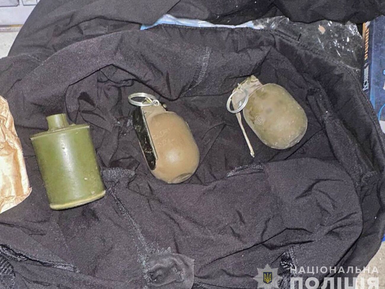 По данным полиции, за три гранаты фигурантка получила 3 тыс. грн