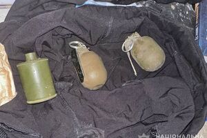 За даними поліції, за три гранати фігурантка отримала 3 тис. грн