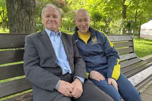 Сабо рассказал Гордону, что его отца взяли в плен, потому что он был венгром