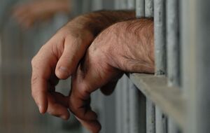 Агент ФСБ вербовал украинца фотографировать объекты критической инфраструктуры во Львове, однако его жена рассказала полицейским о его намерениях