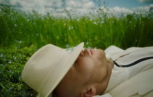 Vlad Darwin: В видеоклипе присутствуют настоящие фото моих родных – бабушки, дедушки, отца и тети