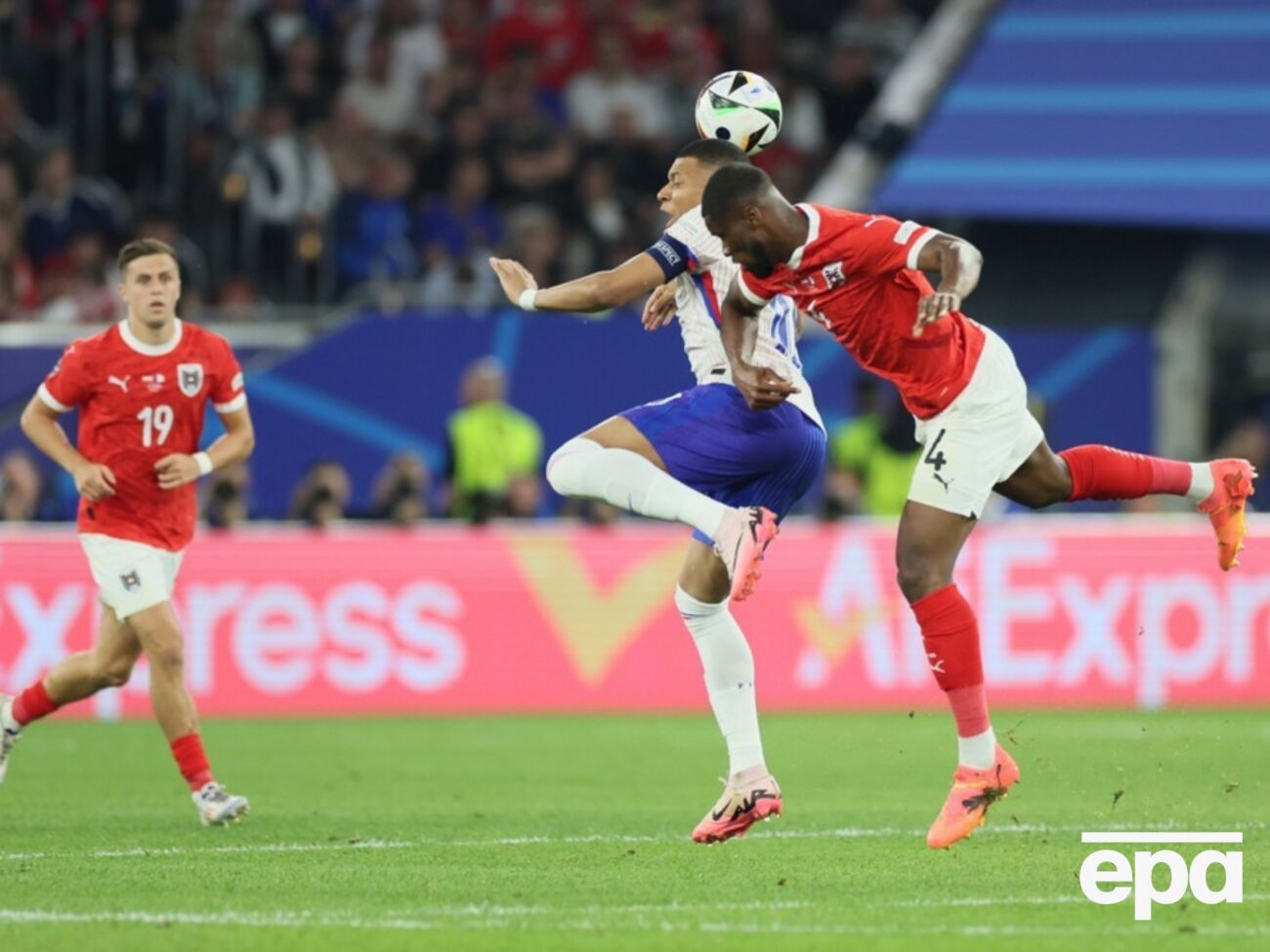 Матч відбувався у Дюссельдорфі