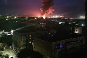 Пожежу гасять 200 осіб і 49 одиниць техніки