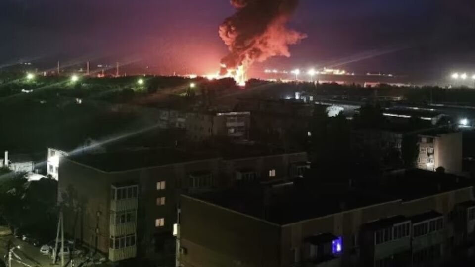Пожежу гасять 200 осіб і 49 одиниць техніки