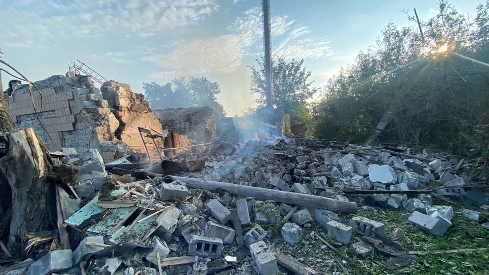 За сутки в регионе разрушены 11 жилых домов, магазин и склад