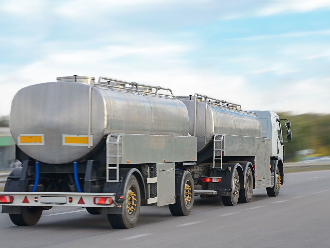 Верховная Рада 4 июня приняла в первом чтении законопроект, предусматривающий, что с 1 июля 2024 года вырастет стоимость бензина и дизеля