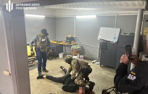 Правоохоронці виявили у фігуранта пусті повістки, понад 10 копій паспортів чоловіків призовного віку, а також готівку в різній валюті