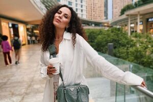 Каменських у своїх інтерв'ю спершу запевняла, що не співатиме старих пісень російською мовою, а потім змінила свою думку