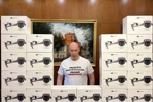 Гордон передал дроны украинским военным, а российским оккупантам напомнил, куда им следует идти
