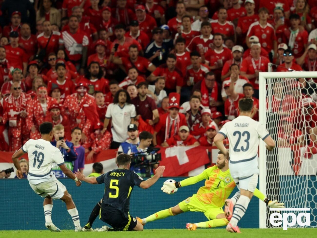 Мячи пропустили оба вратаря