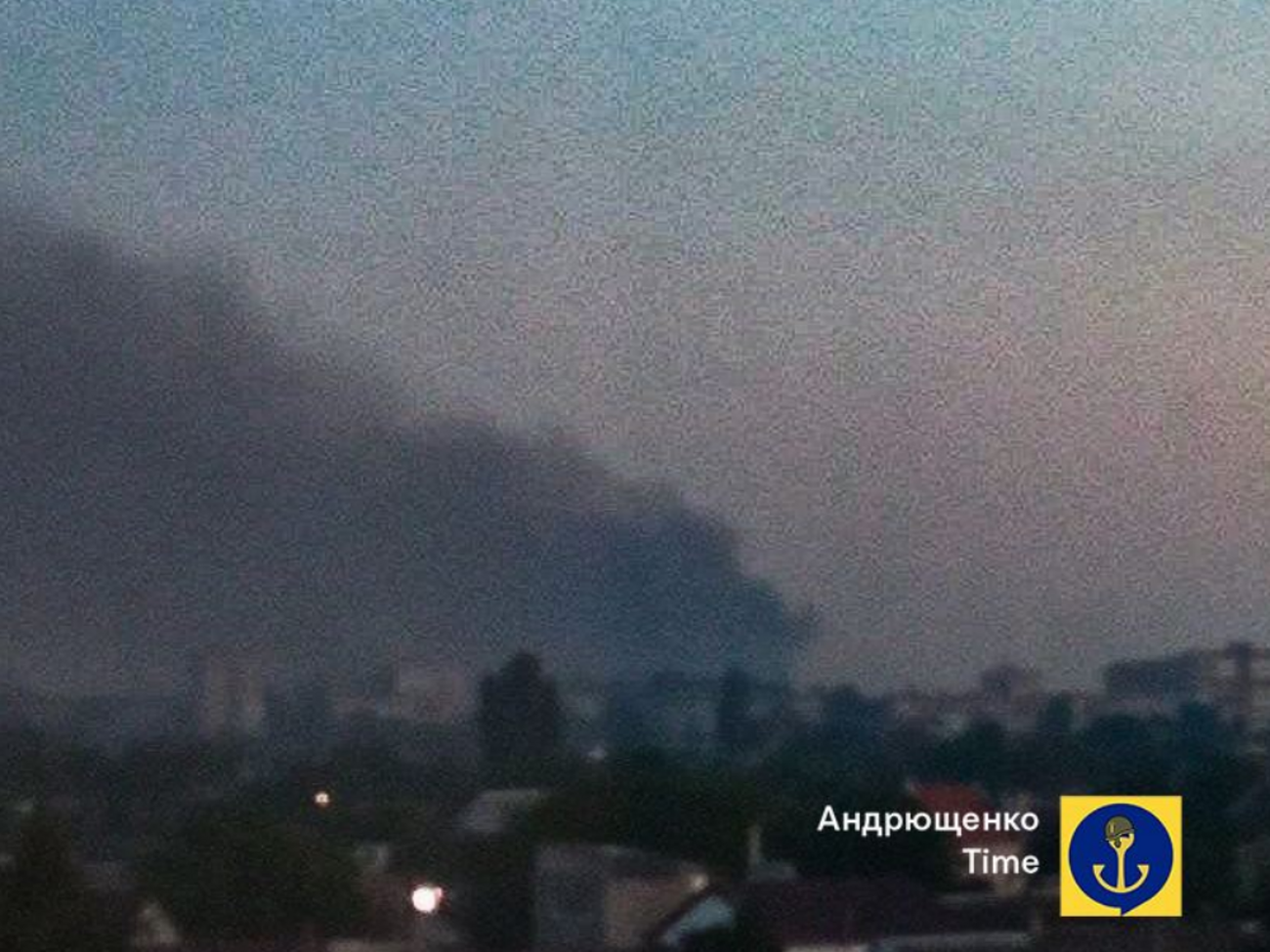 Андрющенко показав дим від пожежі, яка виникла внаслідок прильоту по Малокаховці