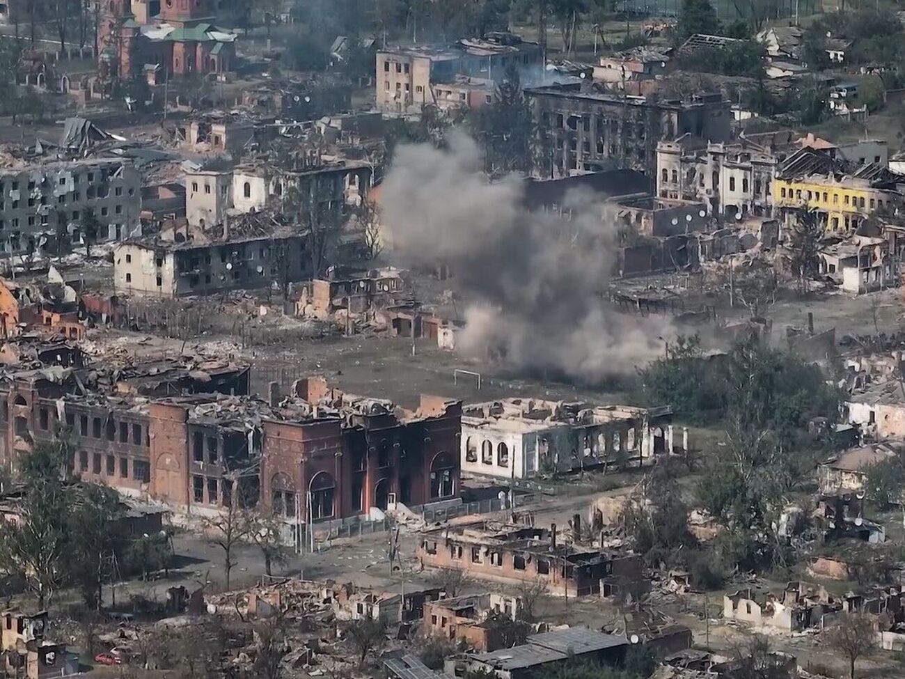 От 50% до 80% строительного фонда Волчанска уничтожено и не подлежит восстановлению, отметил DeepState