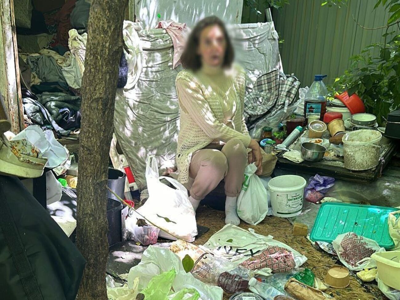 Полиция нашла женщину, которая, по версии следствия, осквернила могилы украинских защитников в ночь на 20 июня