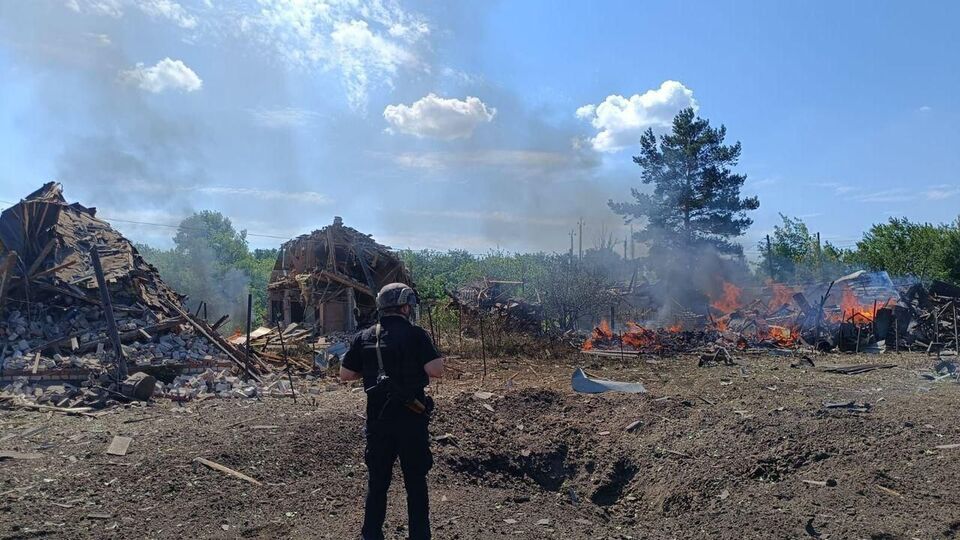 По данным полиции, в результате обстрела повреждены 12 зданий Роскошного