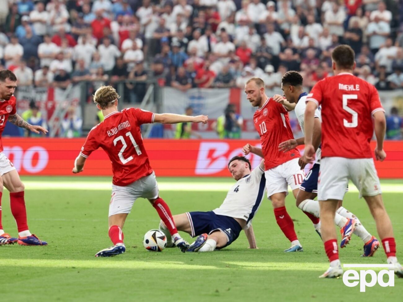 Англия и Дания играли во Франкфурте-на-Майне